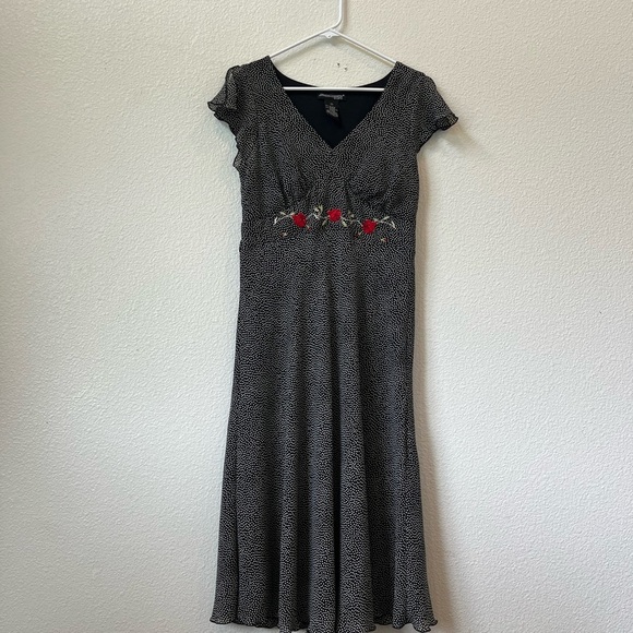 Jonathan Martin Black V-Neck Flutter Sleeve With Flower Detail Midi Dress - Picture 1 of 6